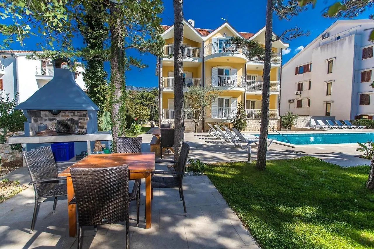 Apartments With A Swimming Pool Jadranovo, Crikvenica - 3238 0*, Jadranovo